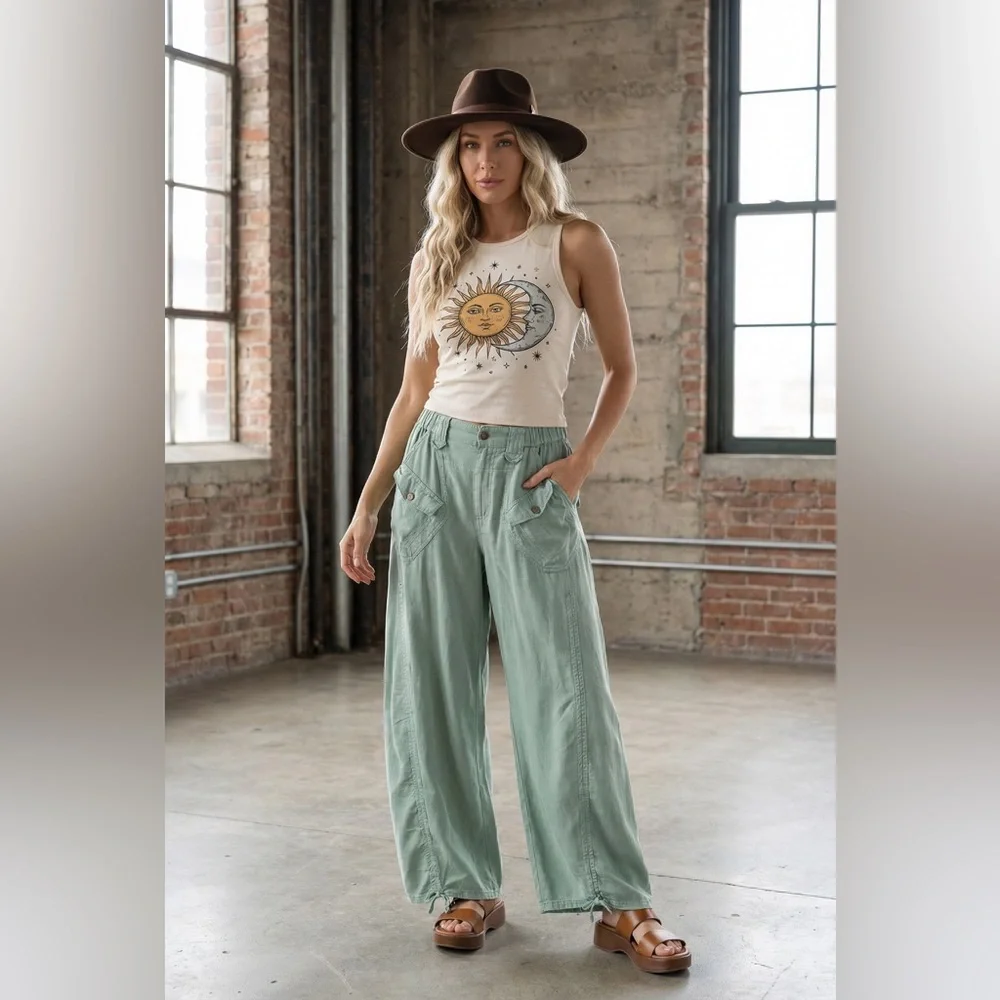 NWT Bluevelvet Cargo Pocket Tencel Side Ruched Sage Cropped Pants - Picture 4 of 7